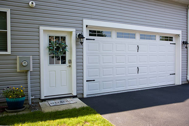 24/7 Emergency Garage Door Panel Replacement experts in De Soto, IL